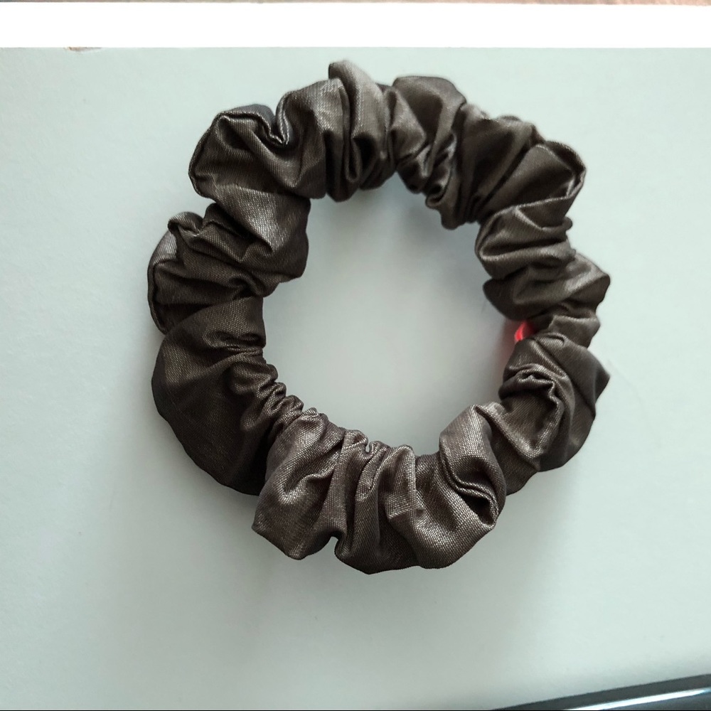 Dew Edit mini scrunchie